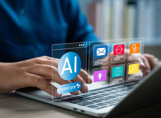 Investidor iniciante em criptomoedas a aprender as bases do trading automatizado com IA